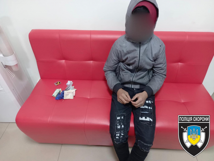 В Ужгороді підліток пограбував медичну лабораторію, але не зміг з неї вибратися (ФОТО)