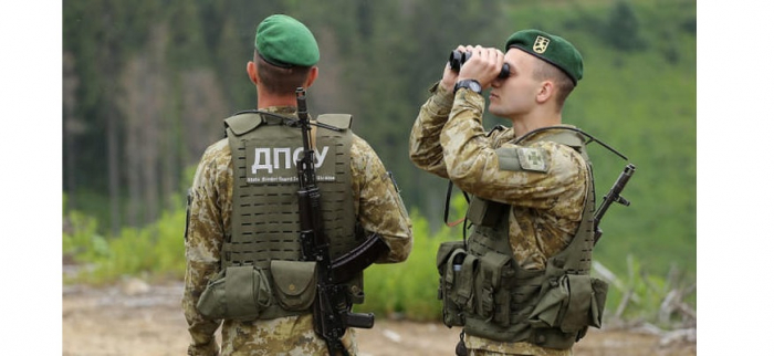 Неподалік від кордону на Закарпатті затримали жінку з двома дітьми з Туреччини (ВІДЕО)