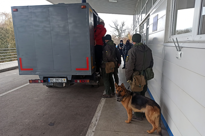 Правоохоронцям Угорщини передали зловмисника, якого розшукував Інтерполом
