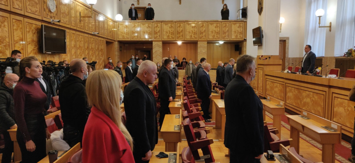36 депутатів зареєструвалися в сесійній залі Закарпатської обласної ради

