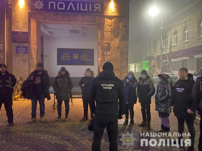На Закарпатті поліція попередила спробу незаконного перетину кордону групою нелегалів