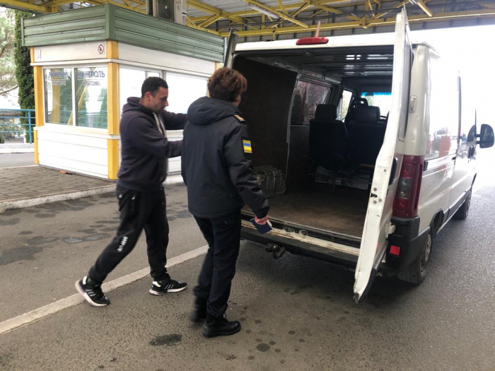 Закарпатська митниця: серед типових правопорушень - незаконне ввезення автівок з підробленими документами
