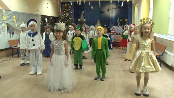 Новорічні святкування у навчальних закладах Ужгорода проходять без батьків