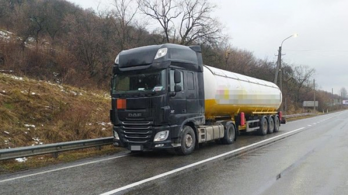 На Закарпатті поліцейські вилучили вантажівку з понад 36 тис. літрів палива у жителя Черкащини