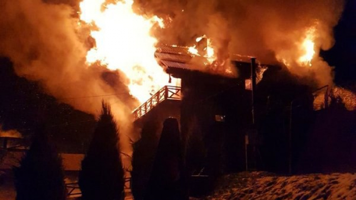 На Закарпатті горів готельно-ресторанний комплекс
