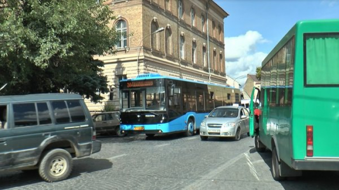 Перевізників на трьох маршрутах просять організувати відстій автобусів на автовокзалах Ужгорода