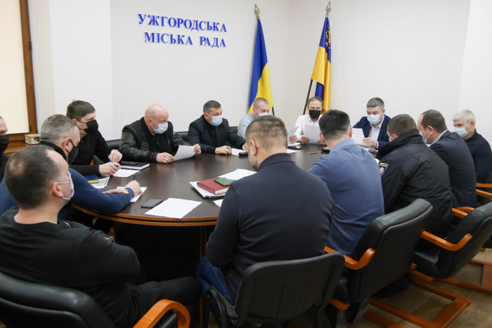 Ужгородцям – про автобусні зупинки в місті: облаштування, ліквідації та погодження їх переліку для приміських автобусів