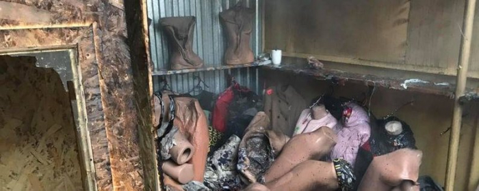 Згорів новий одяг та манекени: на Закарпатті сталася пожежа на ринку