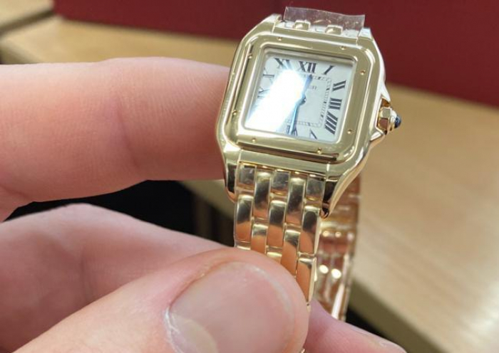 Закарпатець на кордоні "подарував" митникам брендові речі на декілька тисяч євро