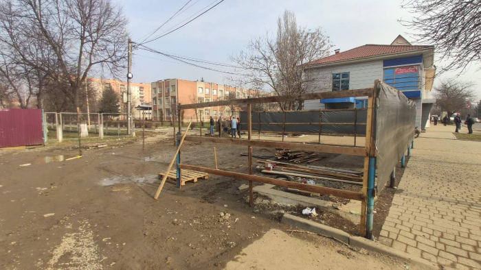 Підготовчі будівельні роботи на вулиці Марії Заньковецької, 70 в Ужгороді призупинено