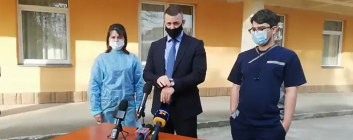 Першим лікарем, якого вакцинували на Закарпатті від COVID-19, став Степан Карабиньош