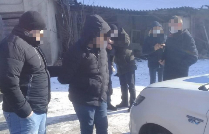 Мешканця Хуста, який вимагав від коханця своєї жінки 10 тис. доларів, взяли під варту (ВІДЕО)