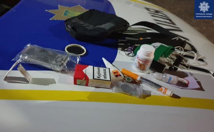 Мукачівські патрульні затримали двох чоловіків з наркотиками