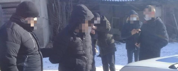 10 тисяч доларів: на Закарпатті затримали чоловіка, який вимагав гроші в коханця своєї дружини