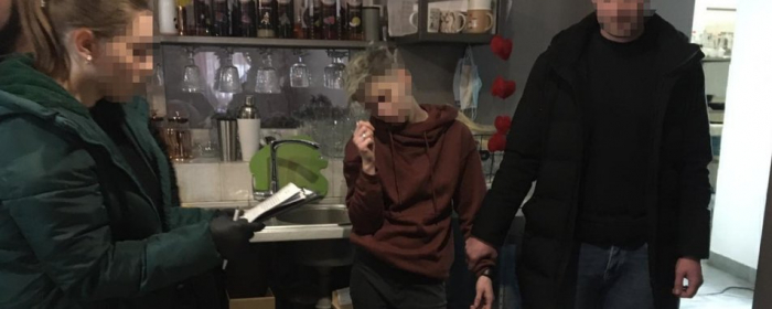 Домашній арешт: жінці, яка продавала в Ужгороді метамфетамін, обрали запобіжний захід
