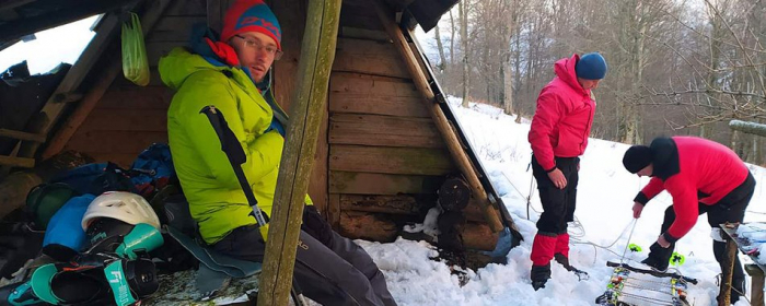 Катався і зламав ногу: в горах Закарпаття врятували двох травмованих туристів
