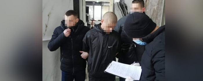 Збував метамфетамін у магазині: закарпатські поліцейські затримали чоловіка
