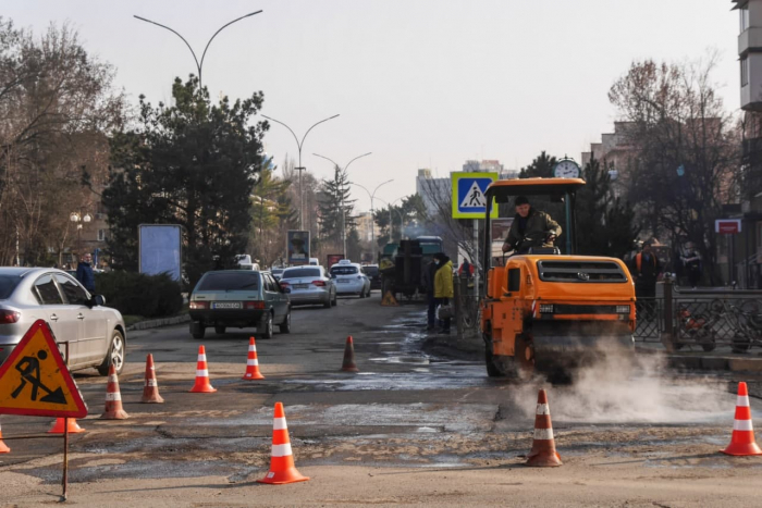 В Ужгороді комунальне підприємство КШЕП почало ліквідовувати вибоїни