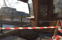 Офіційно - щодо обвалу бруківки на площі Театральній
