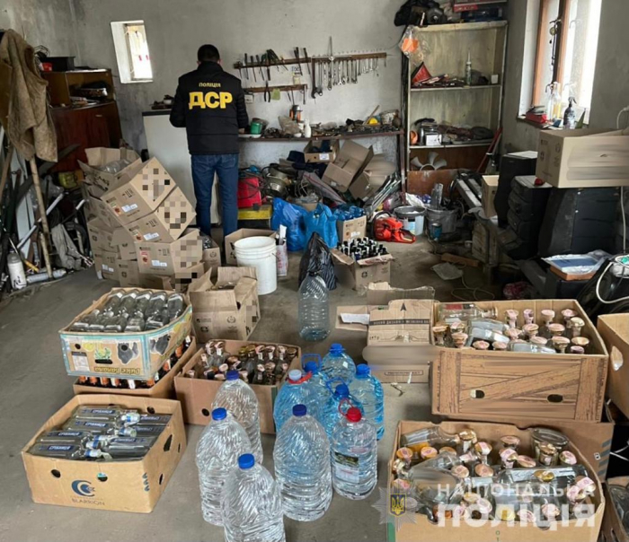 На Ужгородщині викрито чоловіків, які виготовляли контрафактний алкоголь (ФОТО)