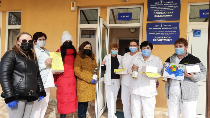 Волонтеріат УжНУ підтримав ужгородських медиків, які працюють із хворими на COVID-19