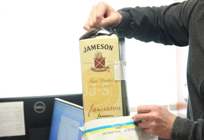 Контрольна закупка: закарпатським податківцям продали фальсифікований «Jameson»