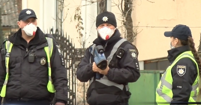 Полювання на любителів швидкості: в Закарпатті патрульні озброїлися відеофіксаторами