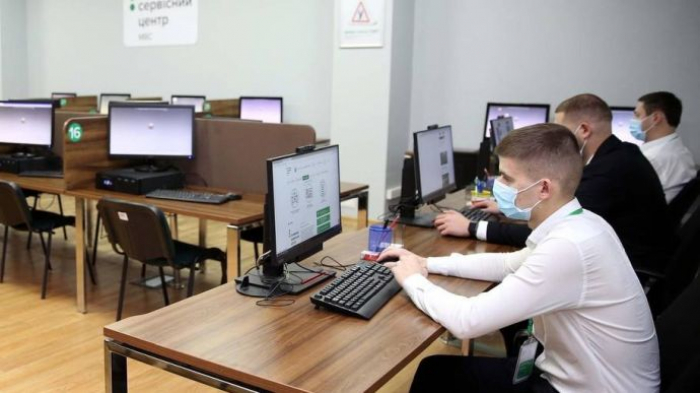 Іспит на водійські права незабаром буде за новими білетами 