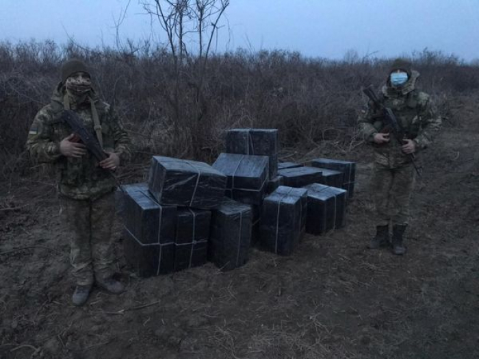 На Закарпатті прикордонники не дали "заробити" контрабандистам на цигарках (ФОТО)