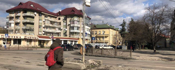 "Червона" зона на Закарпатті: як реагують люди та яка ситуація в лікарнях