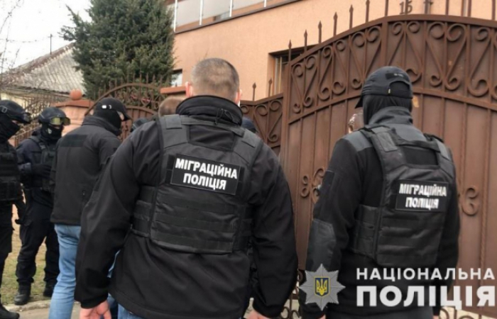 Закарпатця – переправника нелегалів, який тримав у неволі індійців, посадили під домашній арешт (ФОТО)