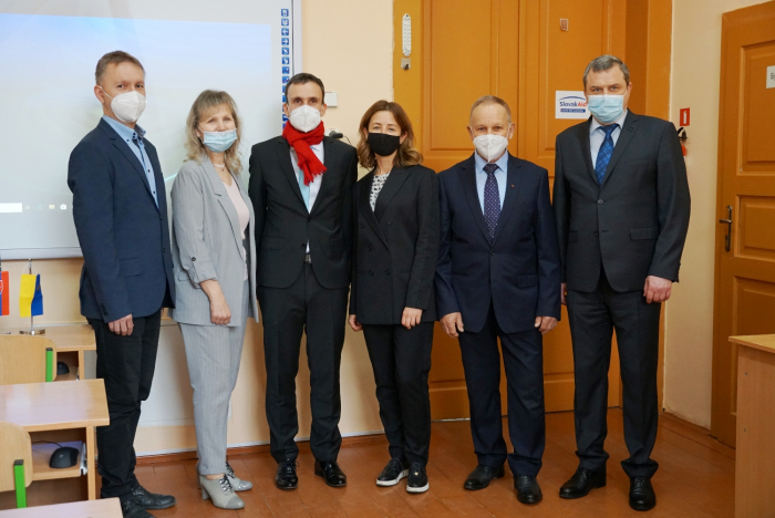 За підтримки словацьких партнерів в ужгородській школі №4 відкрили сучасний комп’ютерний клас