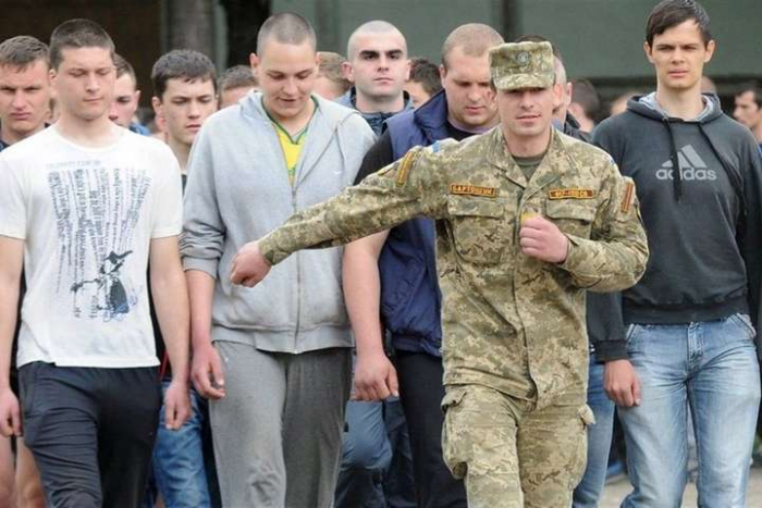 На Закарпатті відправка юнаків на строкову службу триватиме до кінця червня