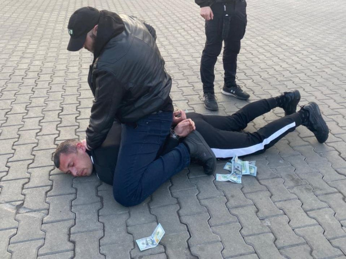 Викрадали людей, вимагали гроші: банді рекетирів оберуть запобіжний захід на Закарпатті