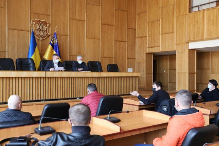 В Ужгородській міськраді наголосили будівельним компаніям про недопущення розлиття бетону на дорогах