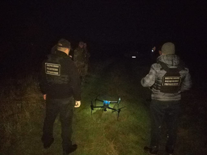 На Ужгородщині двоє контрабандистів хотіли переправити дроном сигарети (ФОТО)