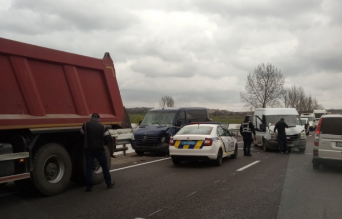 ДТП на Мукачівщині: не розминулися два мікроавтобуси