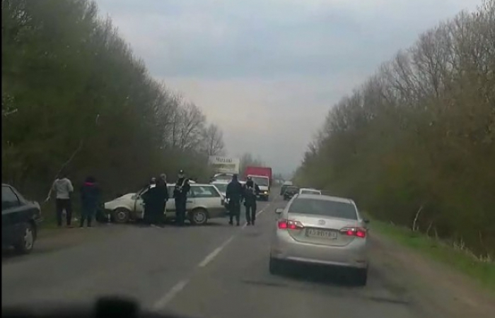 ДТП на виїзді з Мукачева: зіткнулося кілька авто