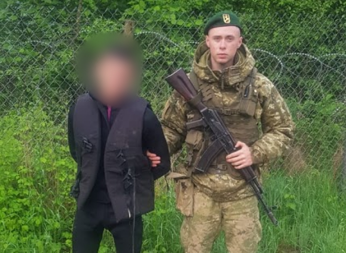 Десять діб проведе за ґратами 20-річний «дайвер» із Рахова, якого затримали прикордонники біля Тиси