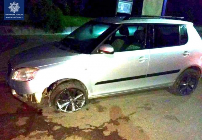 ДТП в Ужгороді: нетвереза жінка в'їхала в бетонний блок (ФОТО)