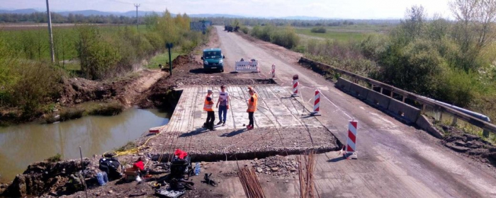 На Закарпатті ремонтують 12 мостів від Хуста до Буштина