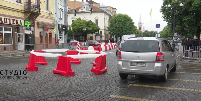 Дорожній експеримент в Мукачеві. Всі "за" та "проти" (ВІДЕО)