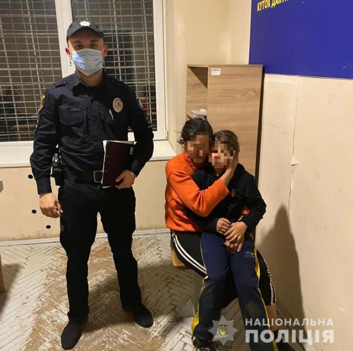 На Хустщині поліцейські оперативно повернули додому зниклу 8-річну дівчинку