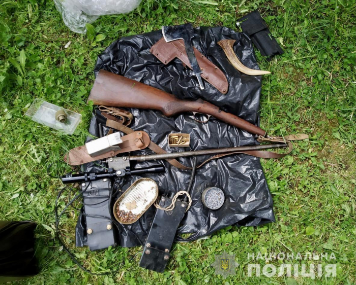 На Закарпатті затримали двох братів, у яких виявили арсенал зброї та набої (ФОТО)
