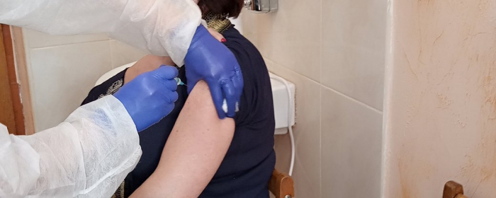 Вперше в ужгородській школі вакцинували працівників закладу (ВІДЕО)