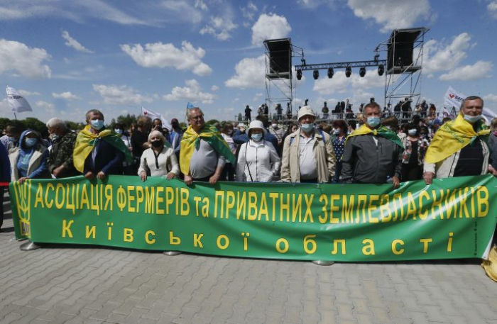 «Батьківщина» разом із людьми дали старт референдуму на захист землі