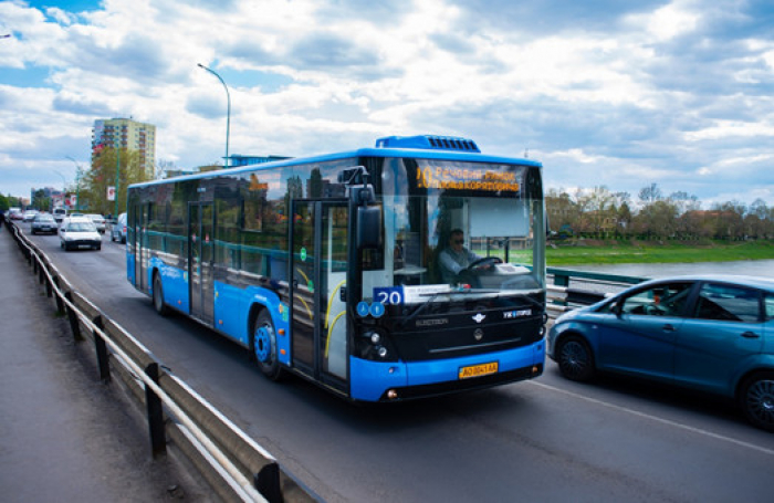 До поминальних днів збільшать кількість автобусних рейсів на кладовище "Барвінок"
