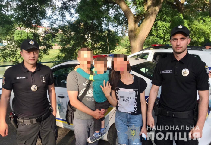 В Ужгороді поліцейські за лічені хвилини знайшли маленького хлопчика, який загубився під час прогулянки