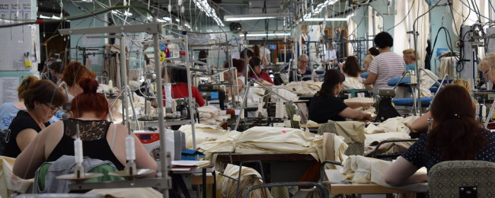На ужгородській швейній фабриці шиють одяг на український ринок та на замовлення Європи