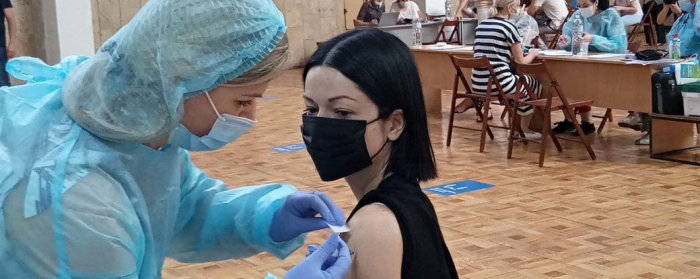 Центр масової вакцинації в Ужгороді працюватиме щосуботи та неділі з 9 до 17 години